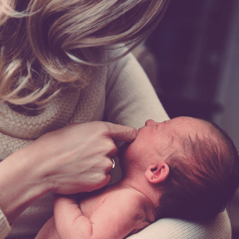 ผู้หญิงน้ำคาวปลามีกลิ่นหลังคลอดทารก