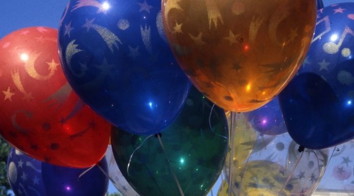 ของเล่นลูกโป่งไฮโดรเจนเมื่อเข้าใกล้วัตถุมีไฟหรือหากมีคนสูบบุหรี่ อาจทำให้เกิดการระเบิด